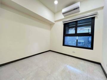 高雄左營房價 愛河中央公園 輕豪宅2房 車位可停休旅 