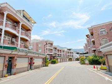 花蓮房仲推薦 3 ：碧雲莊 慈濟學區 大地坪 五房 孝親 車庫 別