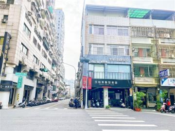 高雄店住吉達 	三多商圈角窗黃金收租大店面				