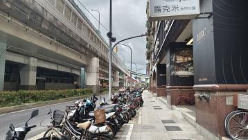 雙捷運精裝套房~漢江春曉高層~房地產543找到小米943