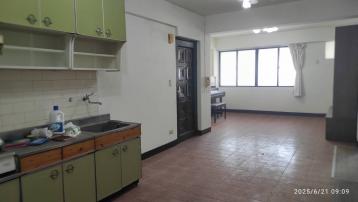 西屯房仲阿隆 西屯三信公園旁5+6樓大坪數公寓