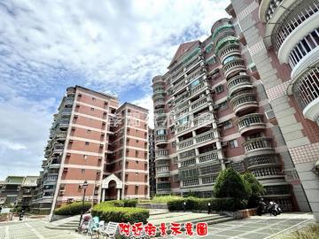 台南買房首選 【鄰小北商圈3房+平車】 ✅台南房仲老妹