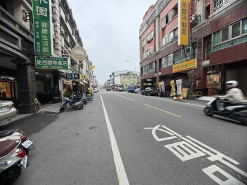 彰化市家樂福旁金店面