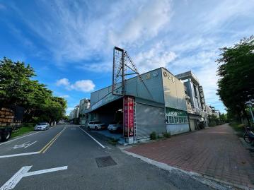 台南黃金店面 新營高工三角窗大地坪店霸