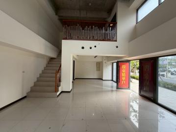 三重店面推薦  全新公園旁三角窗挑高店面