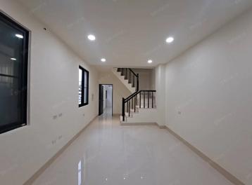 高雄農地變建地 夢時代邊間四套房翻新透天