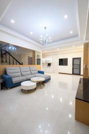 左營電梯社區 仁武八卦寮面寬漂亮裝潢五房雙車墅			 			