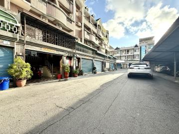 高雄楠梓房仲 梓官市中心＊全聯市場＊臨８米活巷正三樓車庫透天