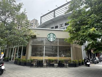 高雄店面三角窗 文山特區大面寬星巴克穩定收租三角窗
