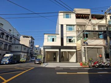 高雄店面三角窗 大氣面寬角窗邊間登發市場正有市金店住