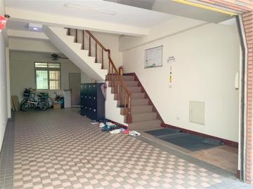 高雄店面三角窗 愛河高雄女中旁車庫別墅