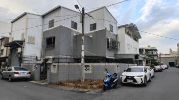 高雄店面三角窗 仁武北屋社區超大地坪三角窗美庭院透天別墅