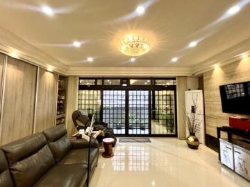 高雄店面三角窗 衛武營公園綠建築抗震大面寬電梯五房雙車墅