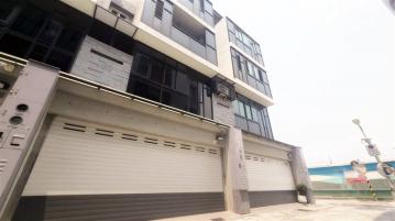 高雄店面三角窗 小港蛋黃區大面寬雙車墅高質感裝潢直接入住