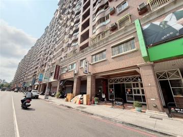 高雄店面三角窗 河堤京城二期裕誠商圈採光四房平車學區宅