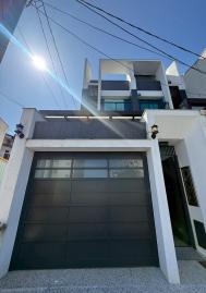 豐原王牌房仲 東勢市區旁4.5年輕屋透天大地坪邊間