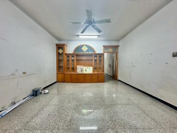 屏東潔出房仲 里港近鬧區8米露店住