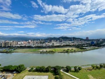 三重房仲專家 日健闊面河景無敵大三房平面車