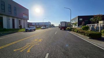 新吉最夯~三角窗RC廠房