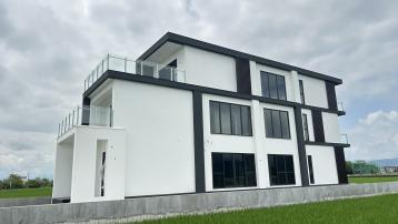 宜蘭農舍美地 礁溪國道旁全新電梯農舍