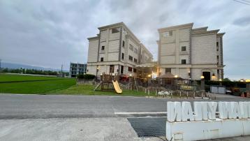 房屋土地農舍曉華 五結近交流道電梯民宿