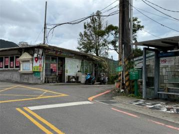 台北房地找阿雄 陽明山土地臨路有水源平整每坪四萬可談