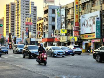 高雄好市多大順店-文藻鼎中收租鑽店面