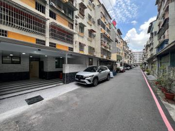 楠梓右昌商圈★公寓翻新一樓自有車庫★近楠梓國小