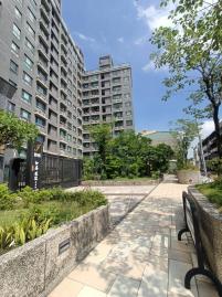 近捷運鳳山國中站"J時尚大廈"精緻美二房