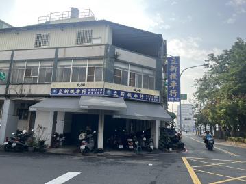 O4市議會站超便宜三角窗透天金店面