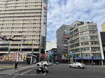 R10美麗島站/六合商圈金鑽電梯5樓大透店