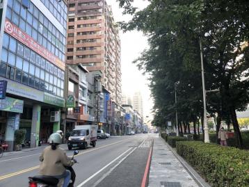 鳳山行政中心/光復路二段大地坪4樓金透店