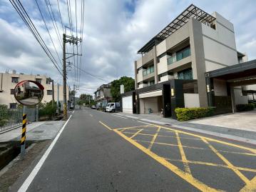 旗山台29線道旁｜大里居｜全新臨路邊間雙車墅
