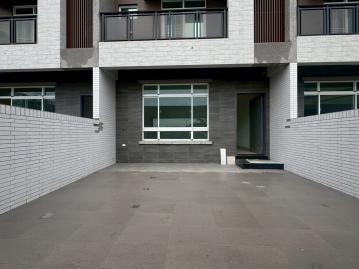 茄萣近興達市場間間套房車庫美宅~張秀香0956849917房屋土地