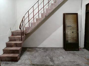 市場角間小透天