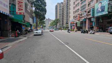 自由黃昏市場R15捷運 1+夾+2騎樓店住含平車 三民房仲推薦