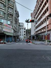 小港市場邊間透天店面