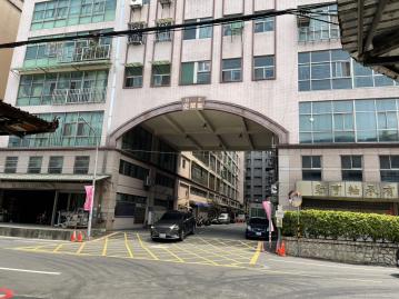蘆洲合法廠房 辦公皆可 電梯+雙車位 總價2380萬專約