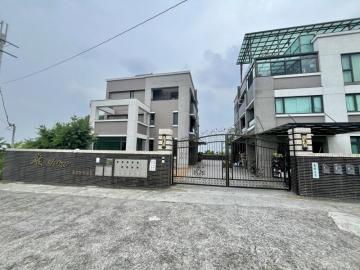 南投電梯花園三車位別墅 南投土地透天