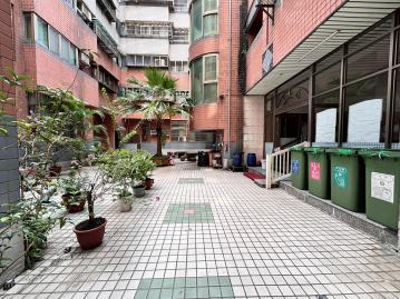 南投市漳興國小旁三房車位華廈 南投土地透天
