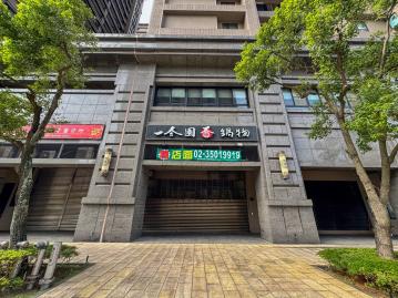 北大房仲推薦 有巢氏宏奇 翡冷翠臨路大面寬金店面