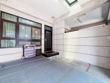獨家 13年屋輕屋齡_中興商圈_臨路高質感別墅