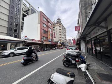 3793市區美食熱鬧商圈金賺店面大空間好利用