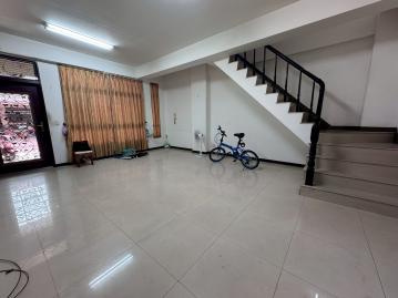 高雄鳳山鳳頂商圈美透天4房可停雙車位