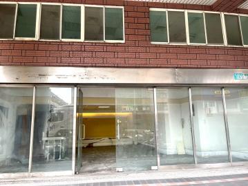 近裕隆城三角窗店面