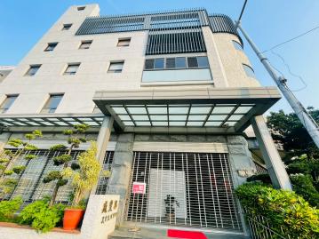 雲林房仲女王_ (出租)棒球場旁70坪寬敞店面