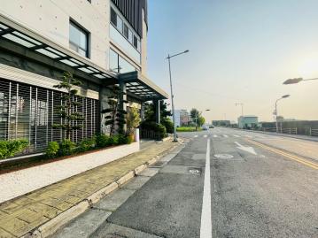雲林房仲女王_ (出租)棒球場旁1+2樓120坪大店面