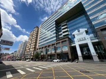 西屯逢甲水湳經貿商辦含車出租 北屯店面別墅