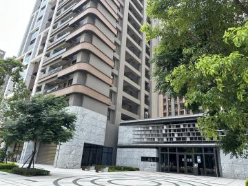 近高鐵A18 新潤君頤三角窗店面2樓有增建夾層