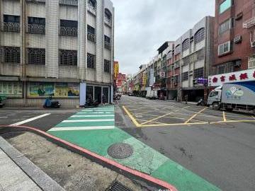 桃園大業路三角窗邊間1-2樓精美店面